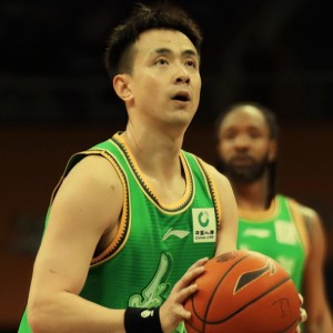 赵继伟4+3！哈维三分球5中3得9分,布罗金顿3分1失误,辽篮落后10分